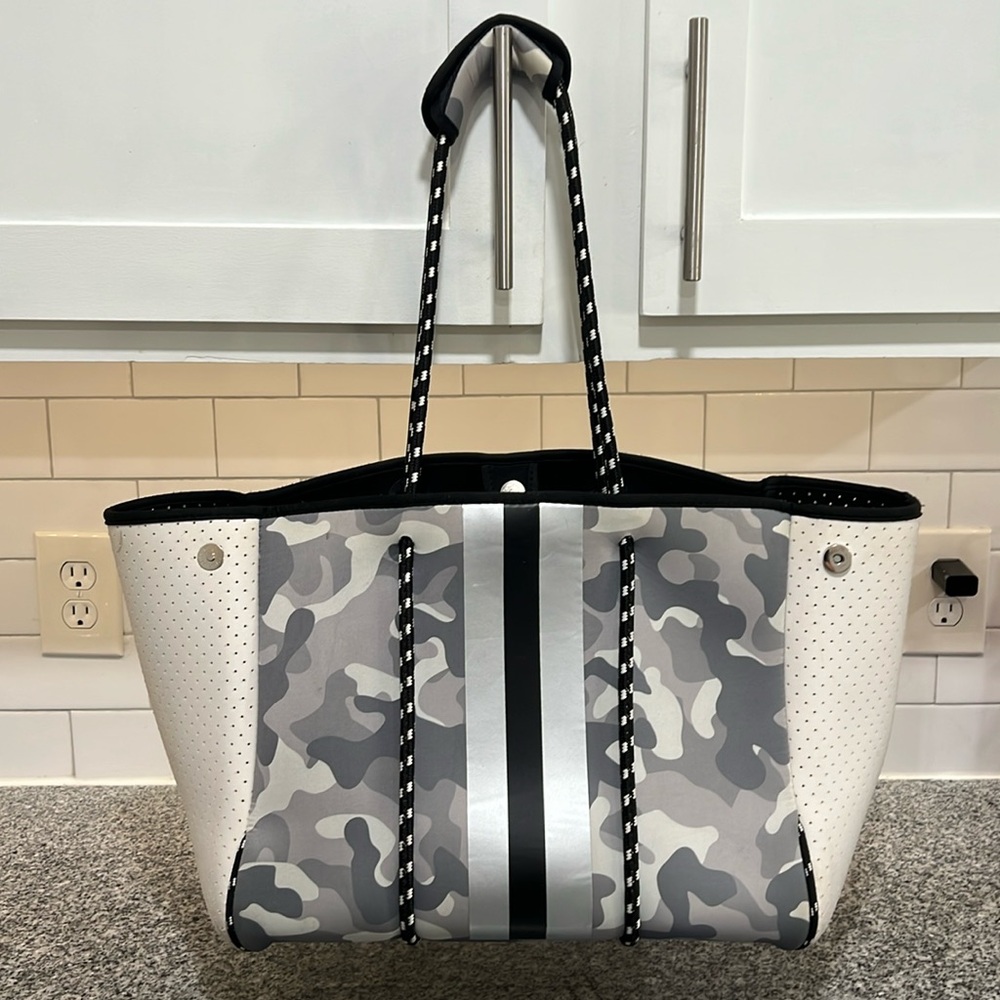 Camouflage Neoprene Tote Bag w/ pouch used only a few times.. Great condition